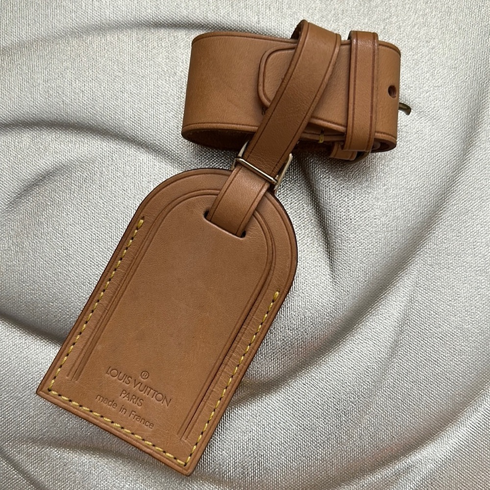 LV luggage tag